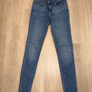 Classic Blue Women's Levi Jeans